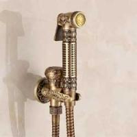 Rubinetto bidet e ugello WC