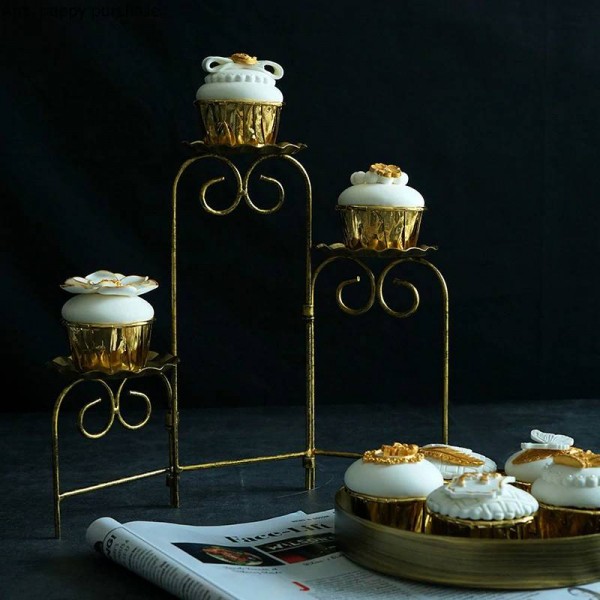 Creativo stile europeo Retrò in ferro dorato Alzata per dolci Pieghevole Tre piani Torta per dolci Torta per dolci Espositori decorazione cristmas