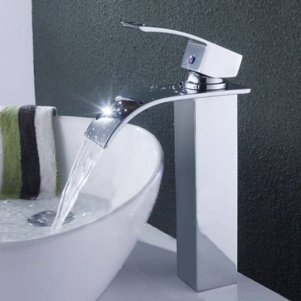 Rubinetto miscelatore per lavabo monocomando per lavabo a cascata cromato lucido di alta qualità Nuovo A1005