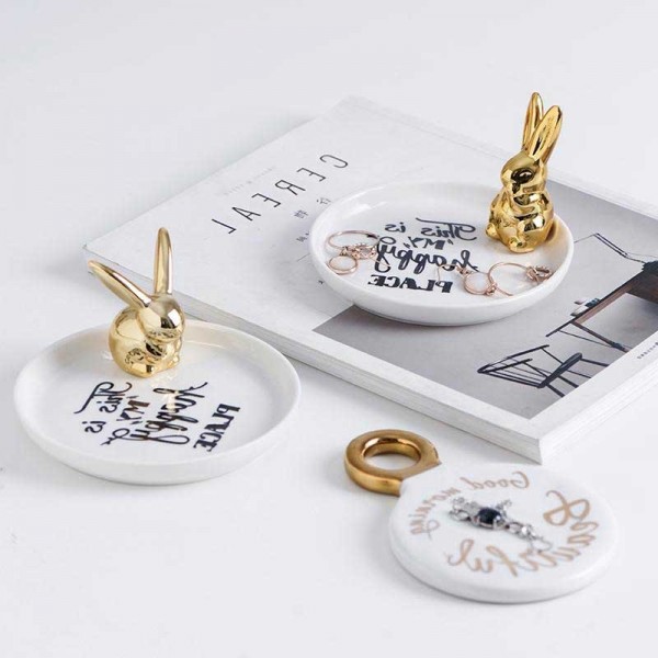 InsFashion meraviglioso piatto per gioielli in ceramica di coniglio tondo con testo nero per i prodotti di vendita calda boutique