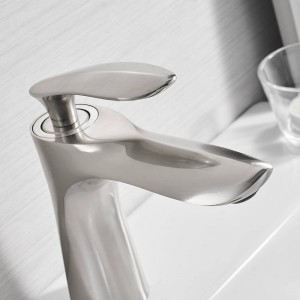 Rubinetti per lavabo Nichel spazzolato Elegante rubinetto per bagno Rubinetto per lavabo acqua calda e fredda Rubinetto per lavabo in ottone cromato Gru per acqua 220