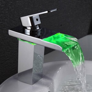 Rubinetti per lavabo Rubinetto per lavabo a cascata a LED per bagno Torneira Led finitura cromata Miscelatore per lavabo montato sul ponte LH-16808