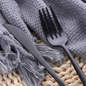 Set di posate SUS304 in acciaio inossidabile da 24 pezzi per la casa / cucina / ristorante / hotel Servizio di posate opaco elegante per 8