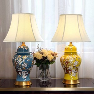 Antico soggiorno Lampada da tavolo vintage Lampada da tavolo in ceramica in porcellana decorazione di cerimonia nuziale camera da letto lampada da tavolo fiore e uccello