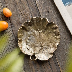 Vassoio per frutta e gioielli in ottone fatto a mano a foglia delicata InsFashion con graffi per decorazioni per la casa in stile nordico