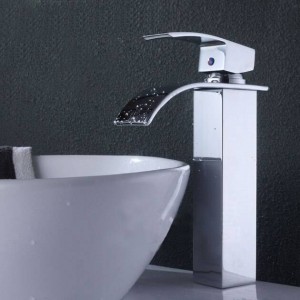 Rubinetto miscelatore per lavabo monocomando per lavabo a cascata cromato lucido di alta qualità Nuovo A1005