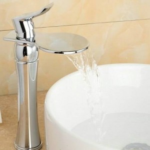 Rubinetto da bagno per lavabo da incasso a ponte in argento cromato a cascata alto vendita calda A1018