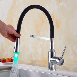 Rubinetti da cucina a LED con miscelatore in gomma cromo / nichel Miscelatore per cucina Gru a rubinetto monocomando per lavabo monocomando per lavelli LAD-154