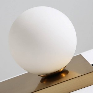Lampada da tavolo moderna a LED creativa base quadrata semplice paralume in vetro lampadina E14 decorazione della casa lampada da comodino lampada da tavolo Kung