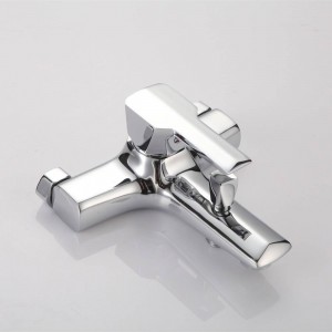 Classico bagno doccia rubinetto vasca rubinetto miscelatore con doccetta set a parete XT324