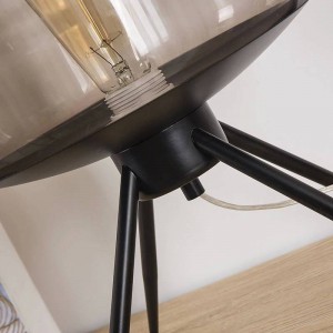 Lampade da tavolo in stile semplice paralume in vetro camera da letto per bambini sala studio lampada da lettura LED E27 Lampada da tavolo a treppiede Illuminazione