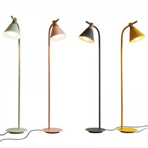 Nuove lampade da terra classiche decorazione soggiorno in metallo e legno colorato lampada corpo lampada paralume comodino camera da letto illuminazione a LED
