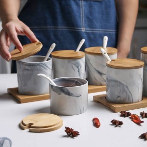 Vaso per condimento in ceramica marmorizzata in stile nordico Scatola per condimento in tre pezzi Contenitore per condimento per shaker di sale Set di spezie a prova di umidità