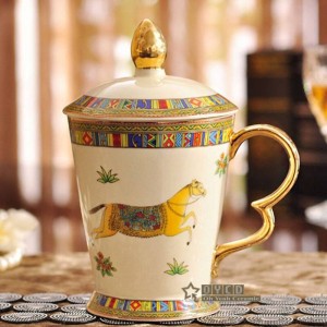 Tazza in porcellana tazza in porcellana avorio disegno del cavallo cavalli contorno in tazza classica oro con coperchio tazze e tazze