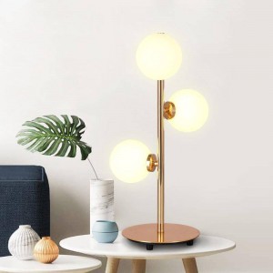 Lampada da tavolo a LED creativa moderna post paralume in vetro smerigliato latte Lampada da scrivania da comodino camera da letto placcata oro di lusso per la casa