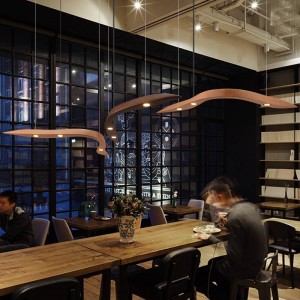 Apparecchio a sospensione Lampada a sospensione a LED Modern Simple Art Restaurant Solid Wood Bent Living Hanglamp Abajur Apparecchio di illuminazione