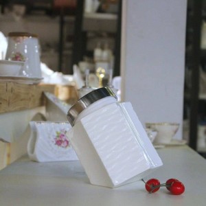 Serbatoio da cucina in ceramica bianca Serbatoio per cereali Barattolo sigillato Barattolo di spezie Serbatoio per alimenti Contenitore per tè alla frutta secca