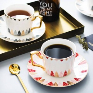 Set da caffè europeo in osso Tazza da tè con fiori creativi Tazza da tè in porcellana semplice Tè pomeridiano Tazze da latte Bicchieri da 200 ml
